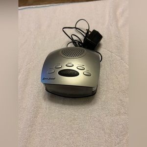 Lenoxx Am/Fm clock radio